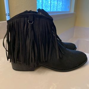 NWOT Reneeze Side Zipper Fringe Ankle Booties